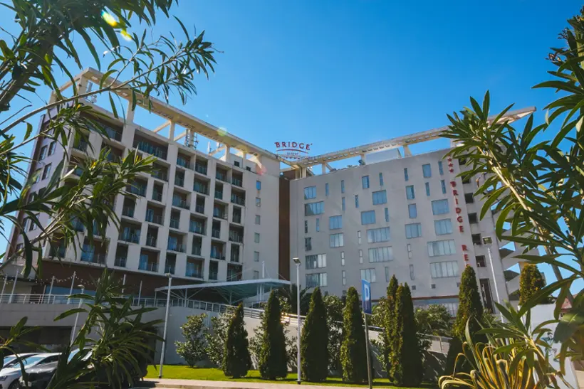 Гостиничный комплекс "Bridge Resort" / "Бридж Резорт"