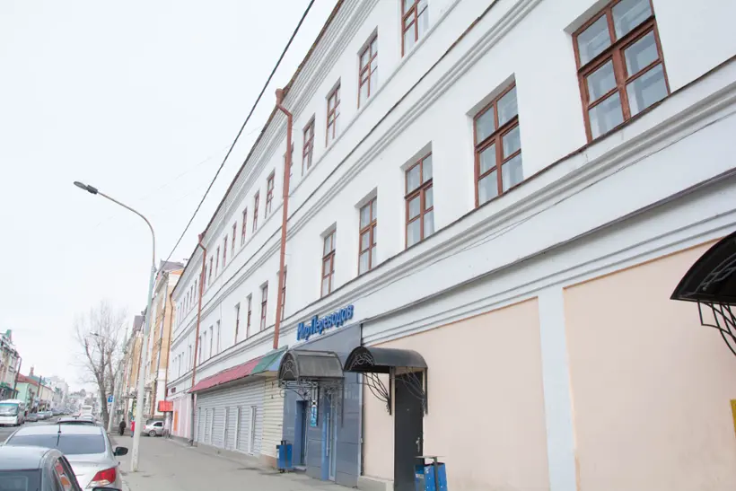 хостел на Парижской коммуны