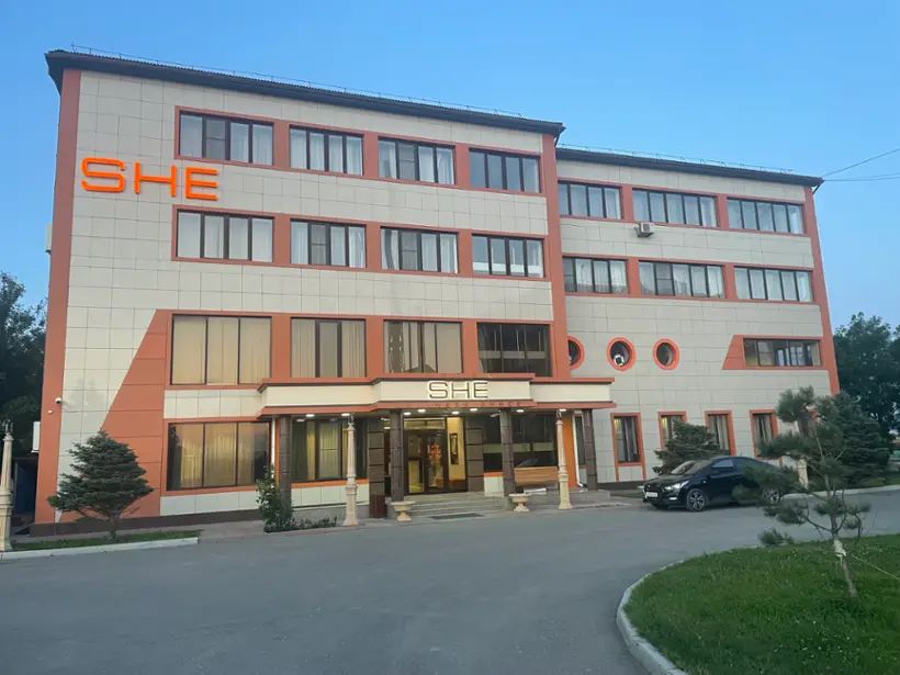 Отель SHE