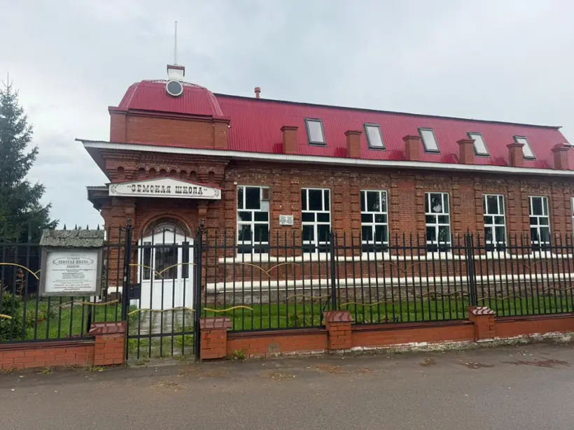 Гостиница "Земская школа"
