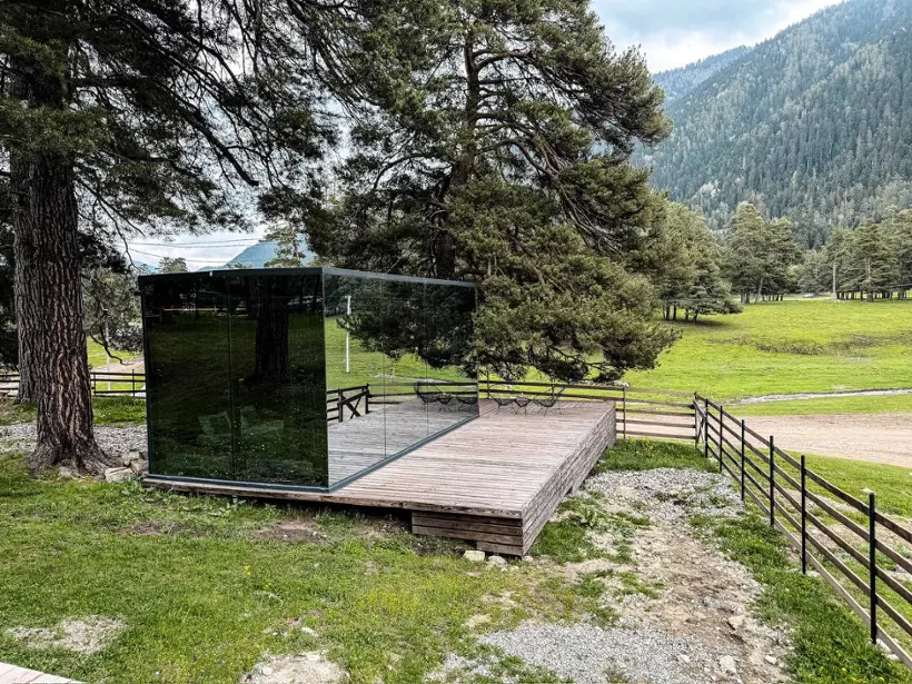 Cube for travel