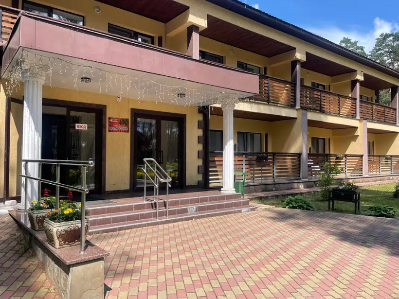 Загородный отель "4 сезона" ООО "КроноБел"