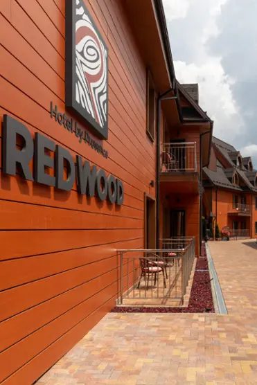 отель "Red Wood" ("Ред Вуд")