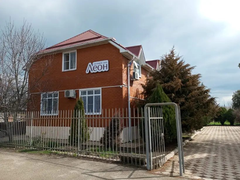 Леон