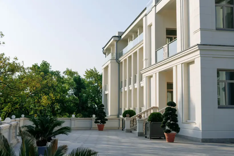 КОМПЛЕКС АПАРТАМЕНТОВ «GRAND ROYAL RESIDENCES»