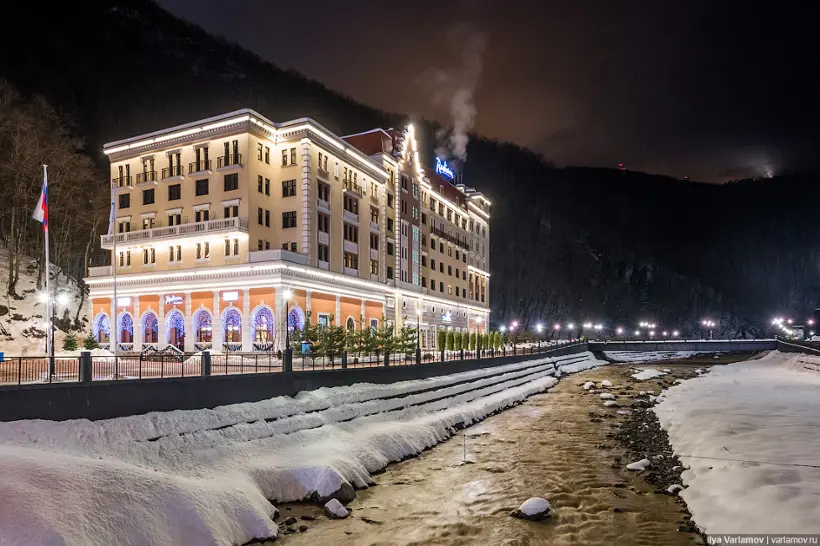  Гостиница «Radisson Роза Хутор» 
