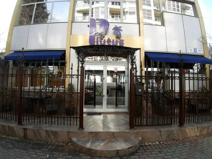 Отель "PlutuS"