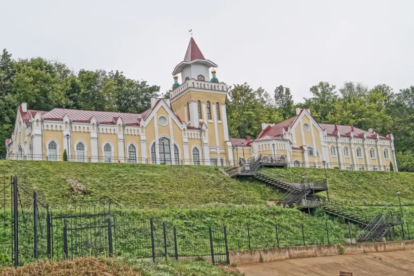 Гостиница, расположенная в здании, являющемся объектом культурного наследия "Ресторанно-гостиничный комплекс "Старая Башня", ООО "Новая линия"