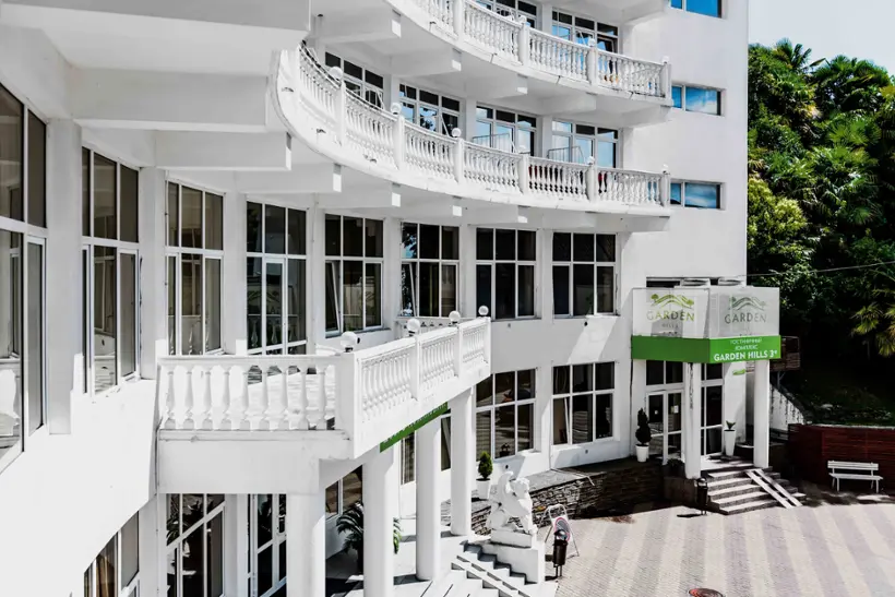 отель "Гарден Хиллс" ("Garden Hills")