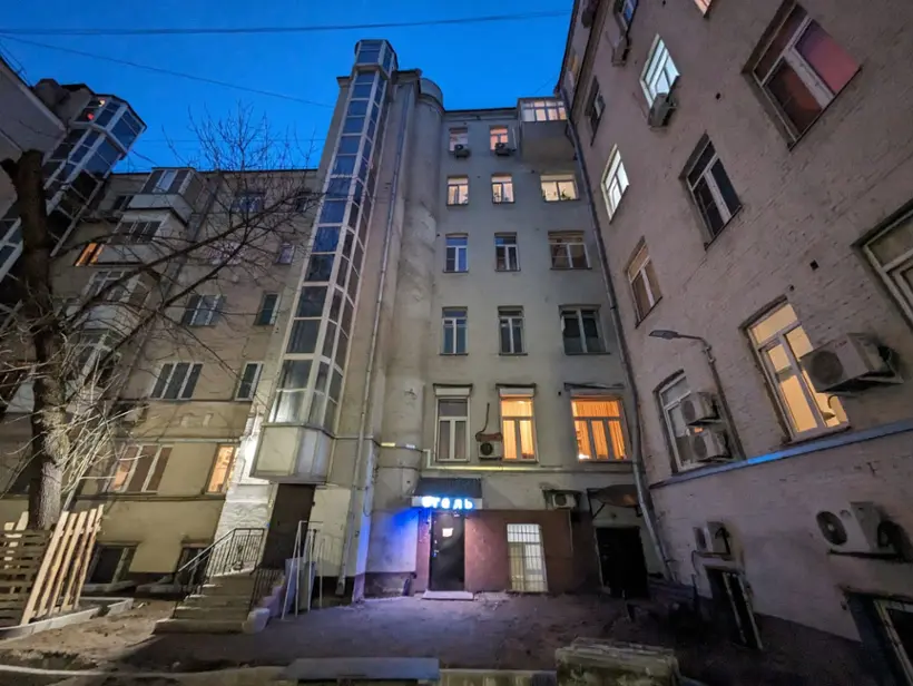Отель "Куб Капсул Хотел"