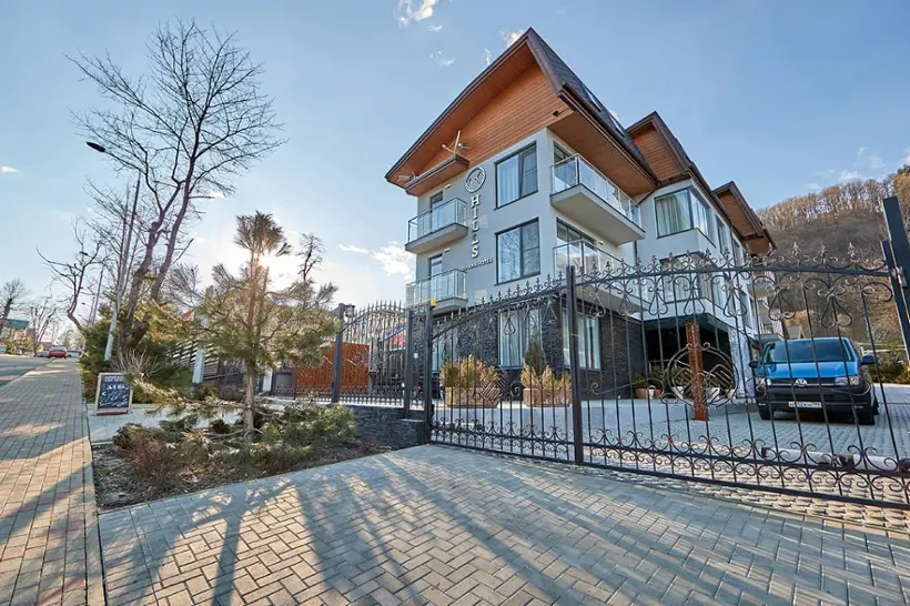 «HILLS POLYANA Hotel & SPA»