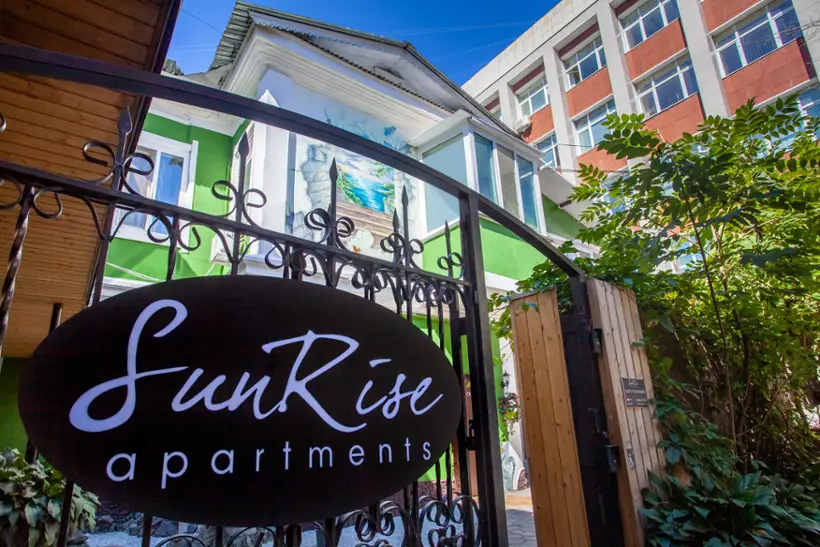 «SUNRISE APARTMENTS»