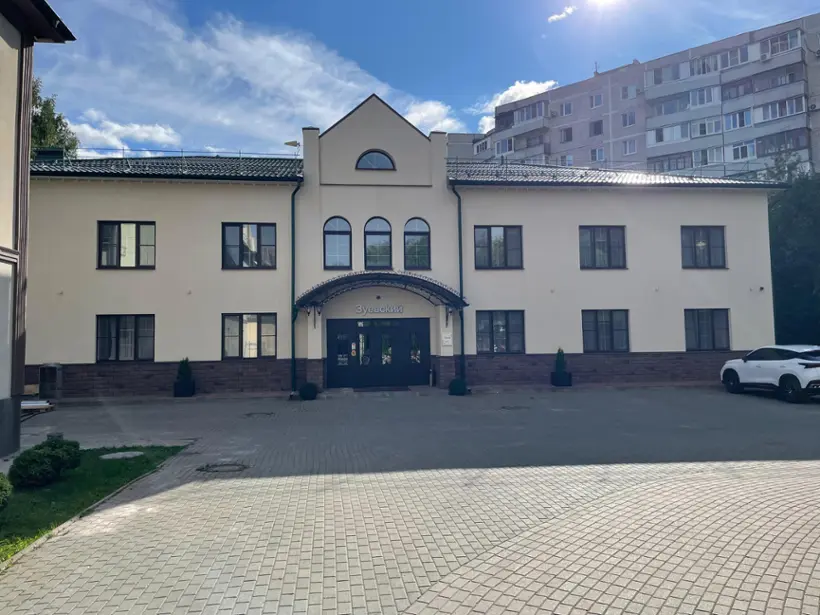Гостиница ООО "ГРК "Зуевский" Общества с ограниченной ответственностью "Гостино-ресторанный комплекс "ЗУЕВСКИЙ"