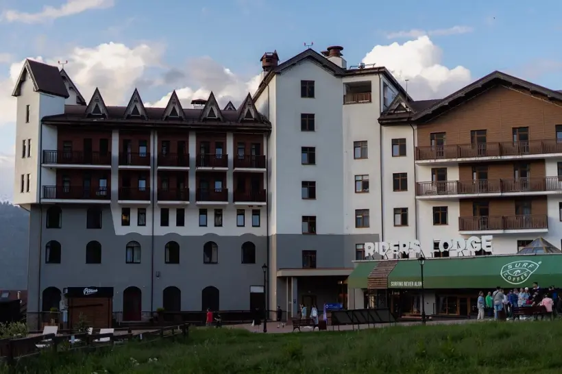 Гостиница "Riders Lodge"