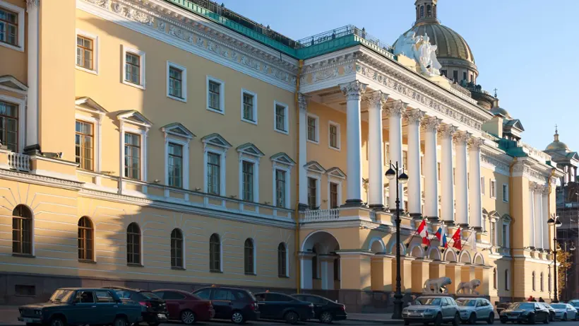 Гостиница «Фор Сизонс Отель Дом со Львами Санкт-Петербург» (Four Seasons Hotel Lion Palace St. Petersburg)