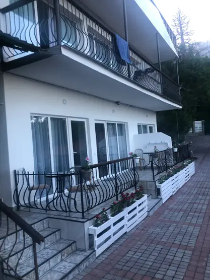 Гостиница «Бутик-отель «Кедр» Общество с Ограниченной Ответственностью «Южный бриз»